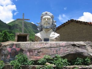800px-che_guevara_statue